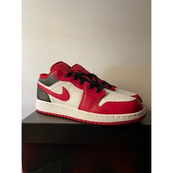 Nike Air Jordan 1 Low GS - Red / Black - Picture 2 of 9